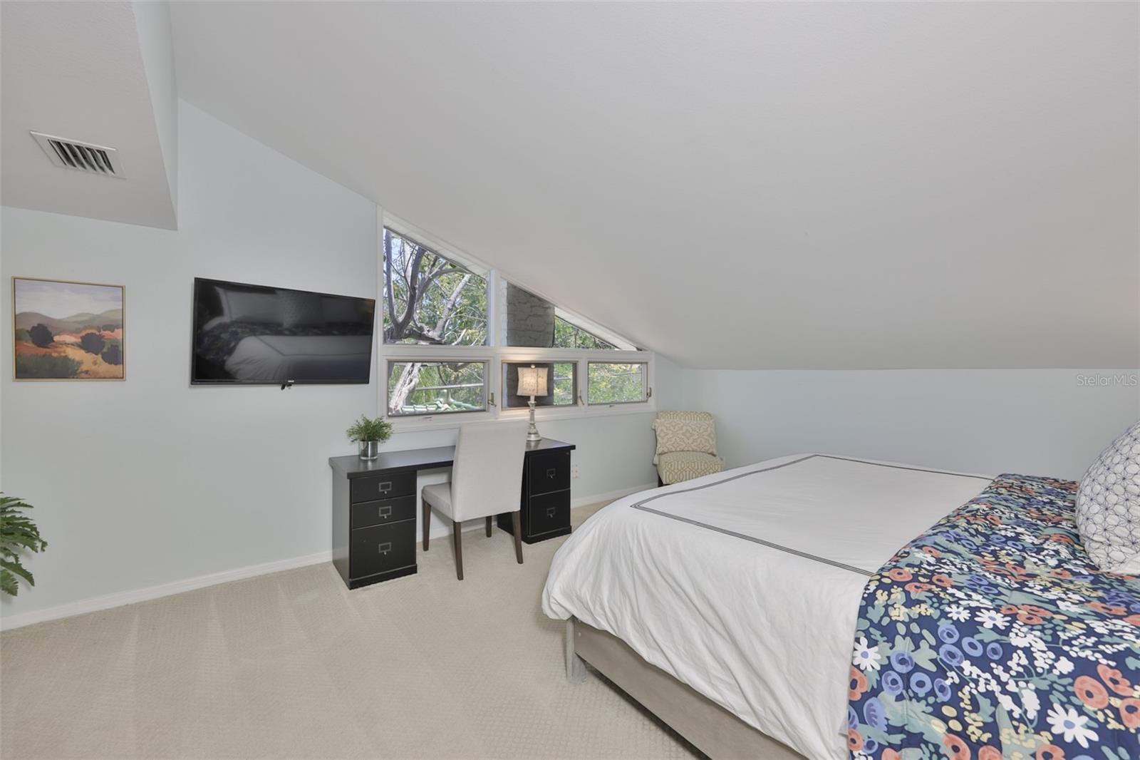 Listing photo id 29 for 1615 Watrous Avenue