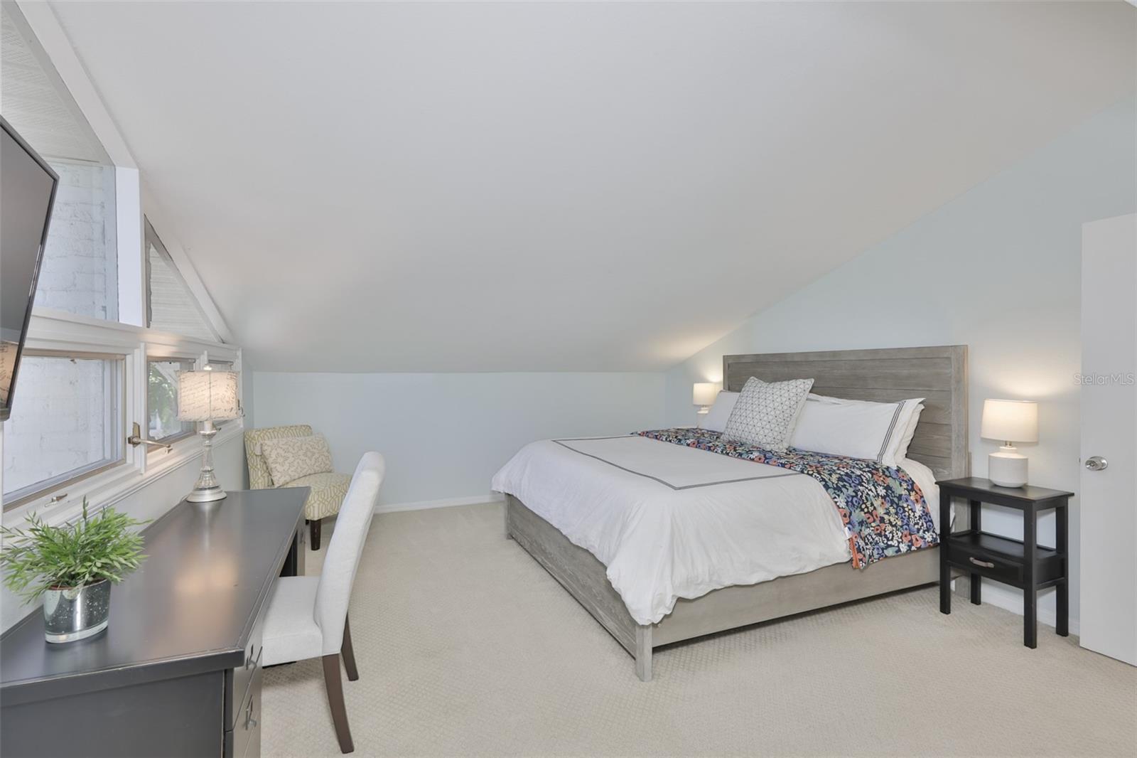 Listing photo id 30 for 1615 Watrous Avenue