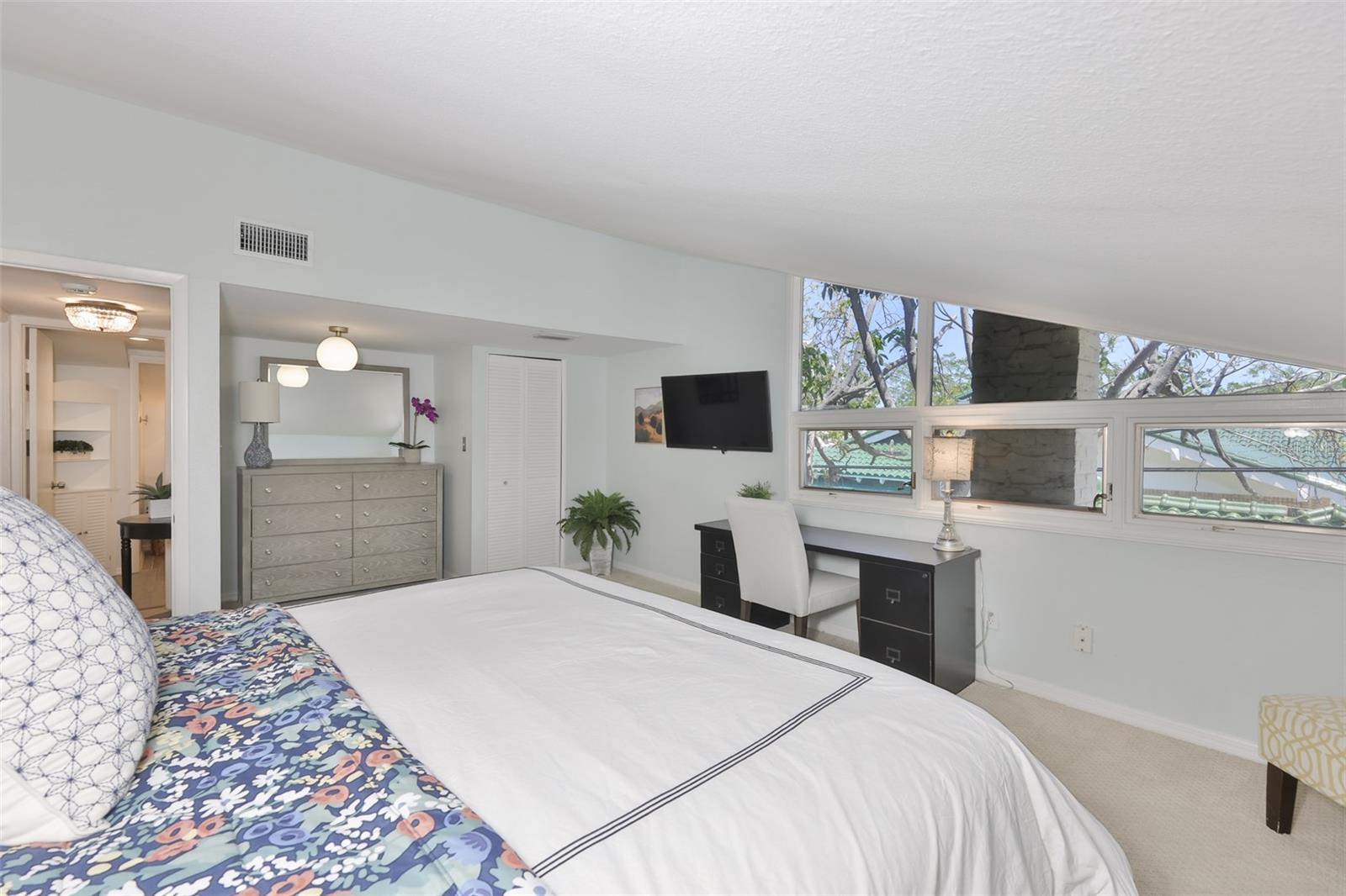 Listing photo id 31 for 1615 Watrous Avenue