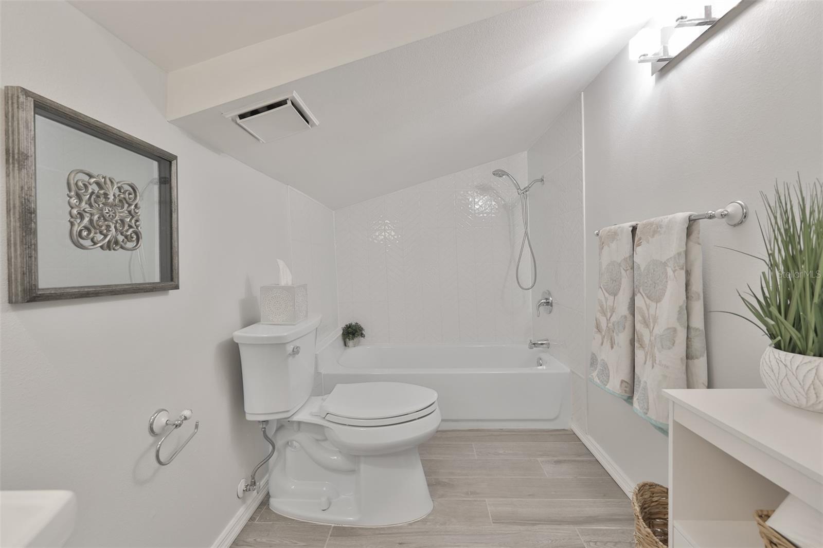 Listing photo id 34 for 1615 Watrous Avenue