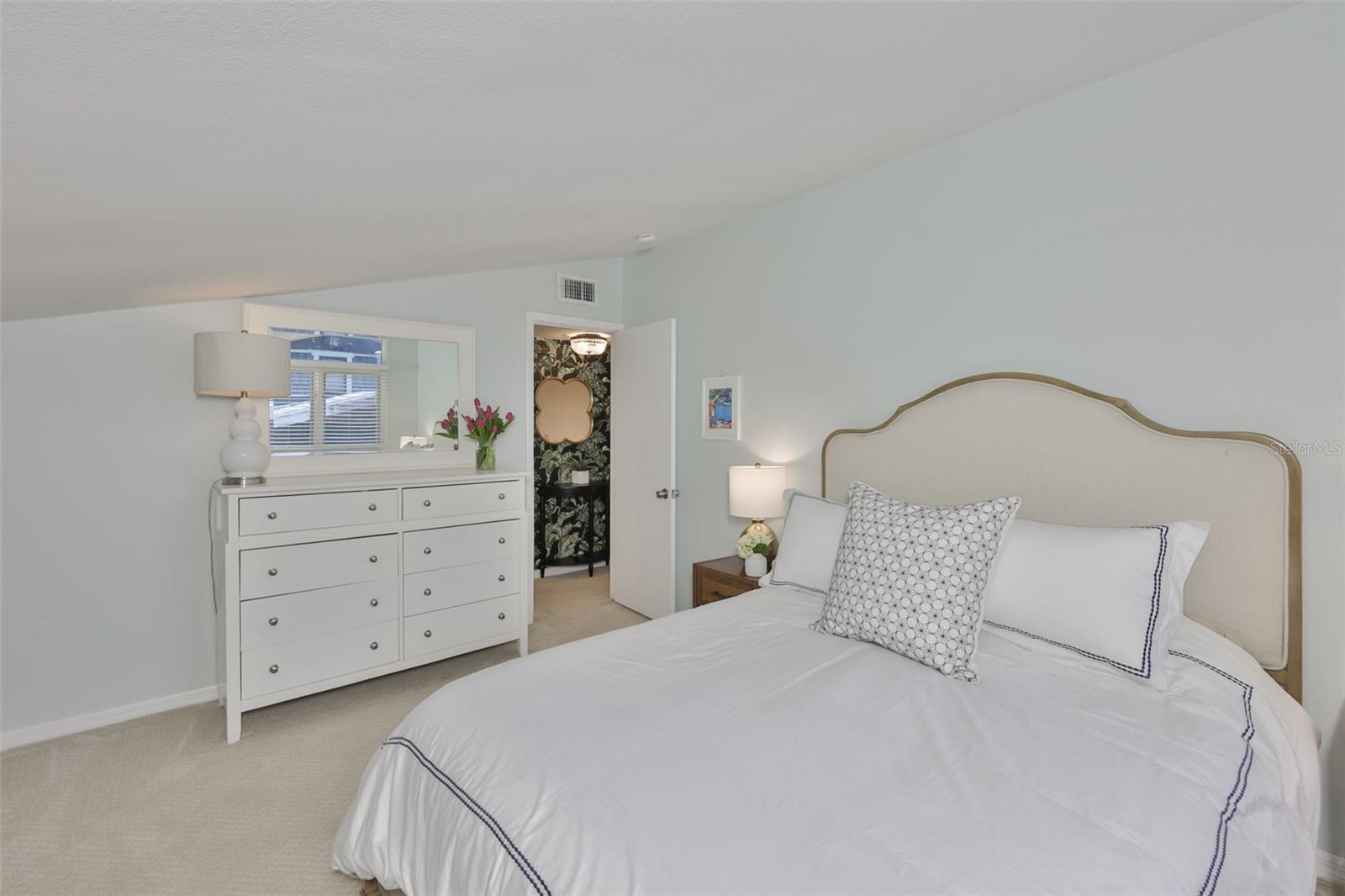 Listing photo id 35 for 1615 Watrous Avenue