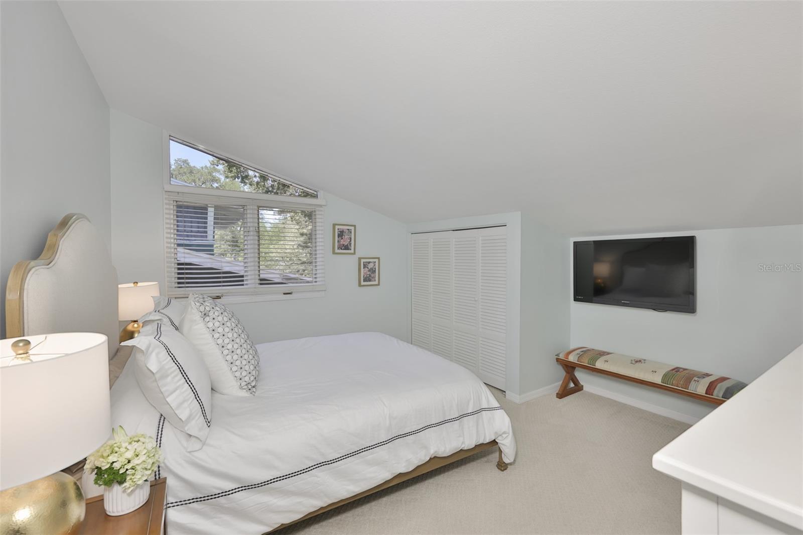 Listing photo id 36 for 1615 Watrous Avenue