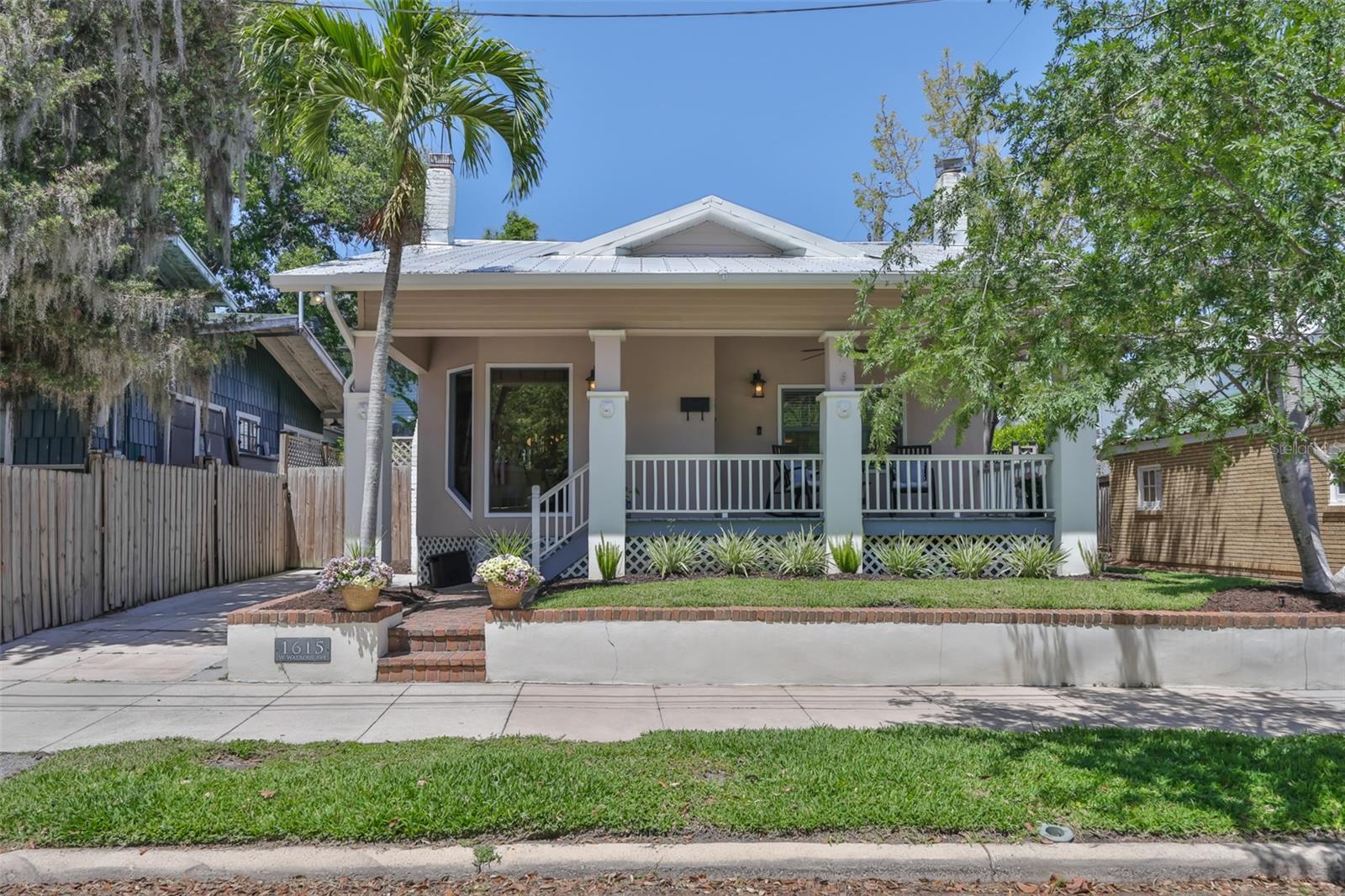 Listing photo id 2 for 1615 Watrous Avenue