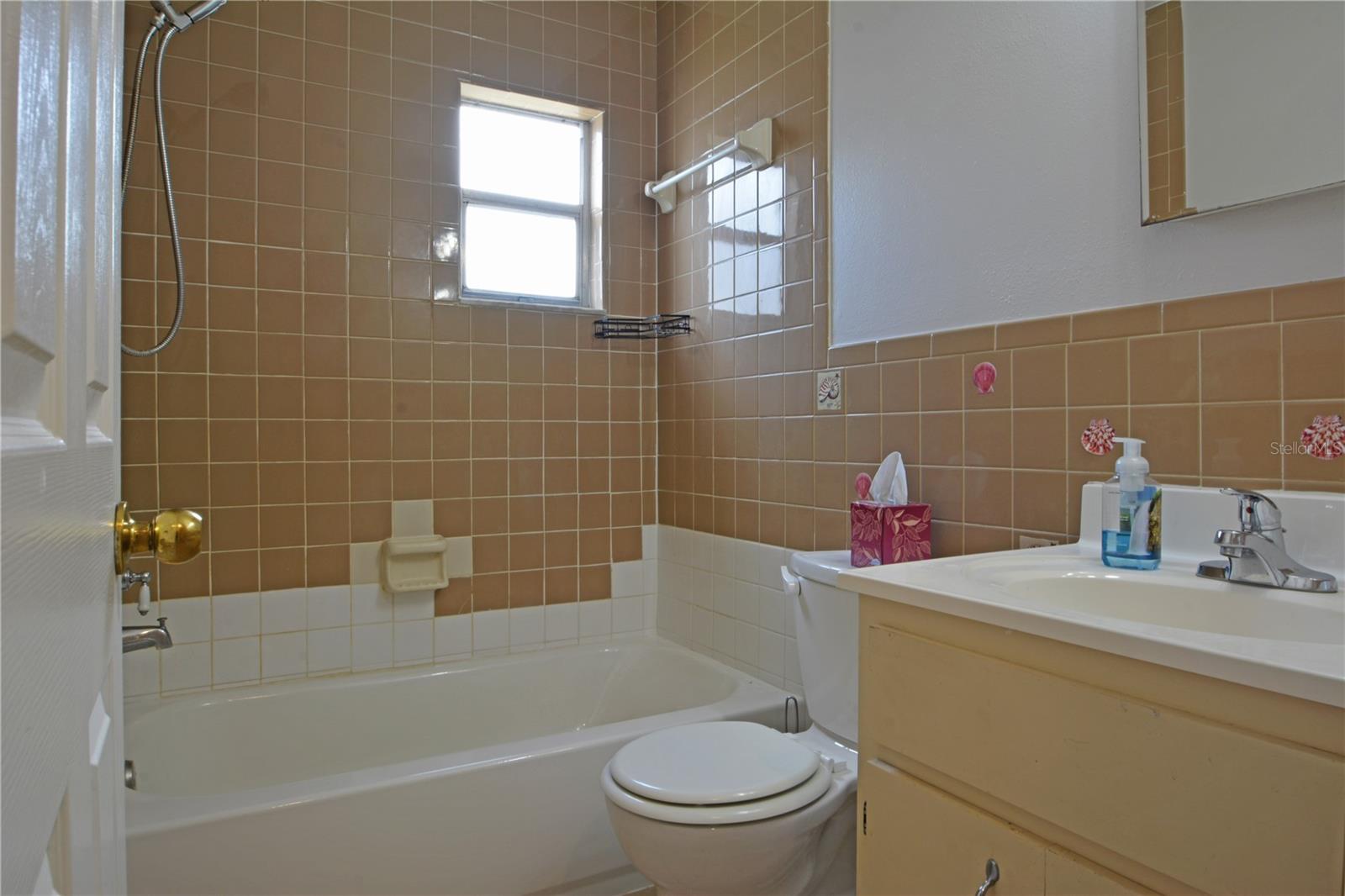 Image 19 of 37 For 620 Pent Street