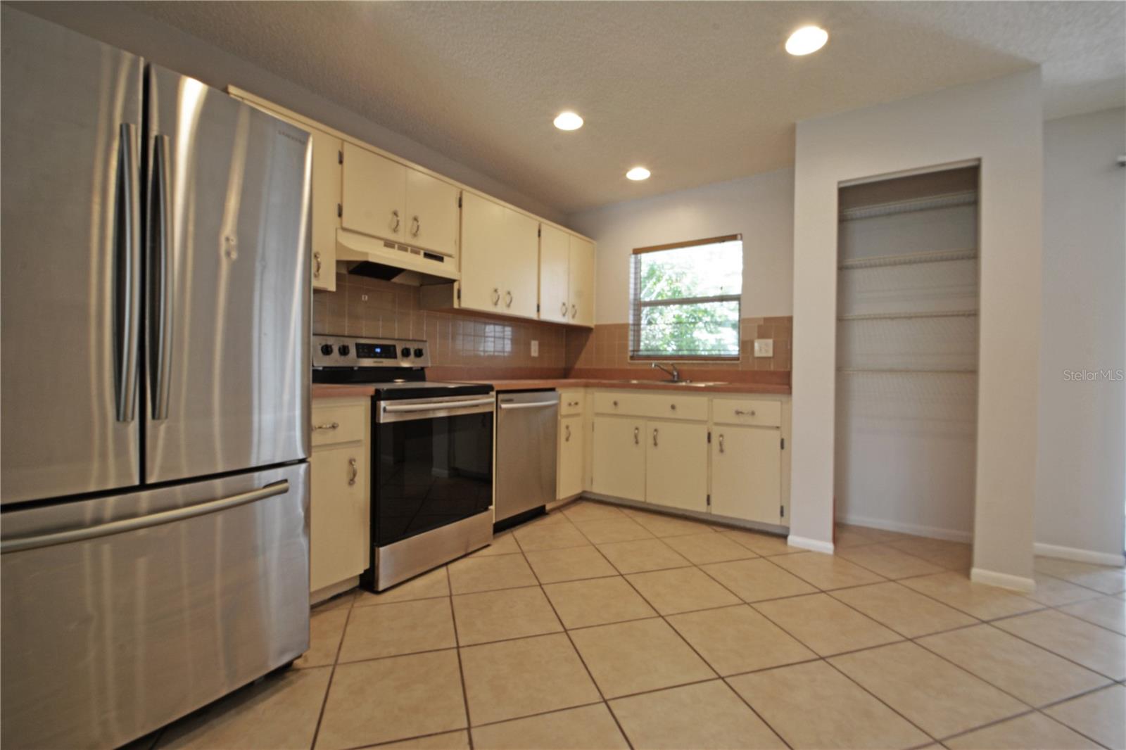 Image 7 of 37 For 620 Pent Street