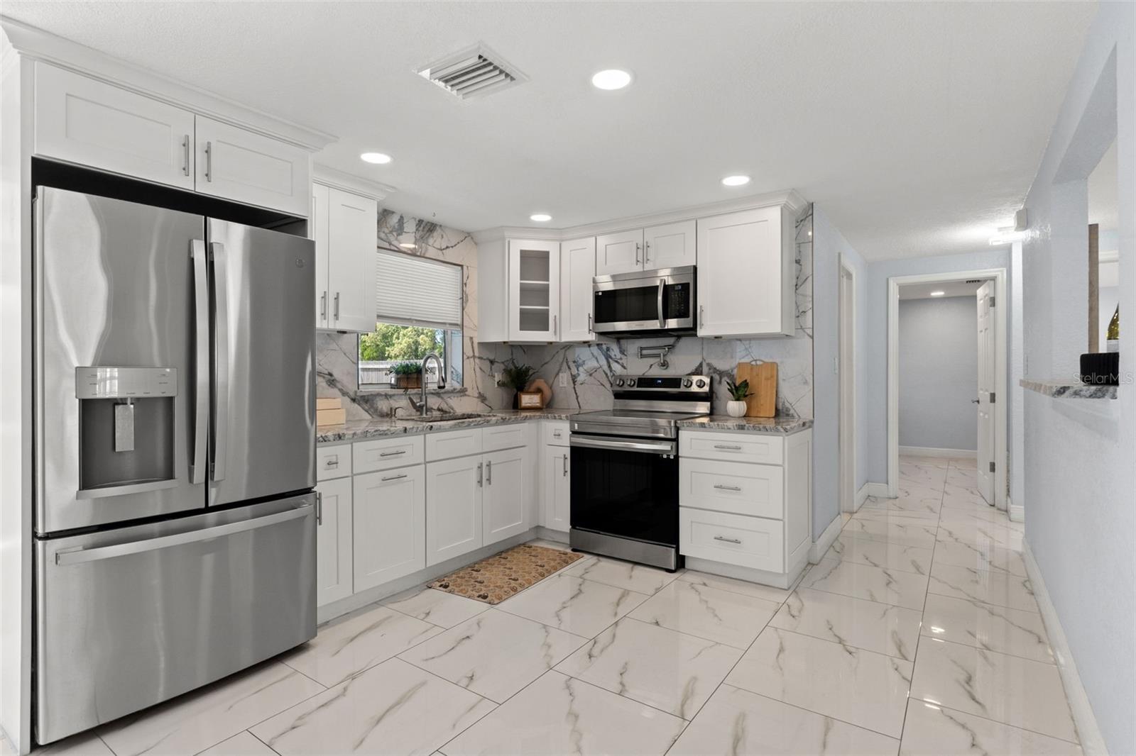 Listing photo id 10 for 1415 Brixton Lane