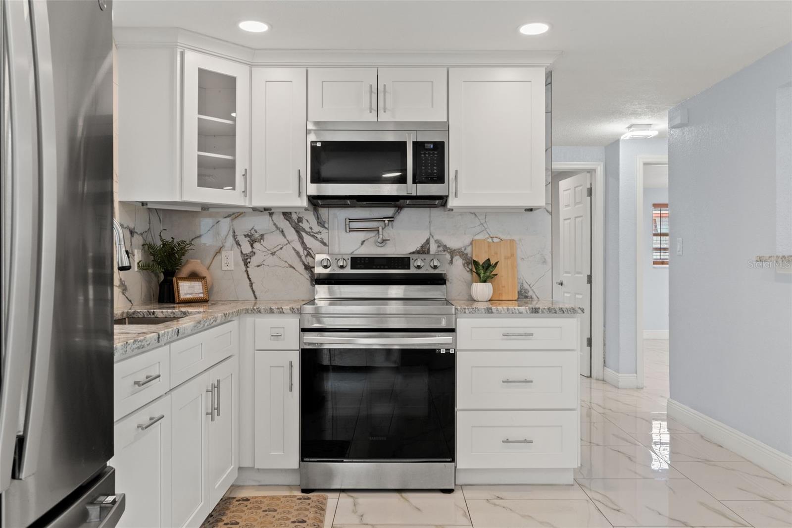 Listing photo id 11 for 1415 Brixton Lane