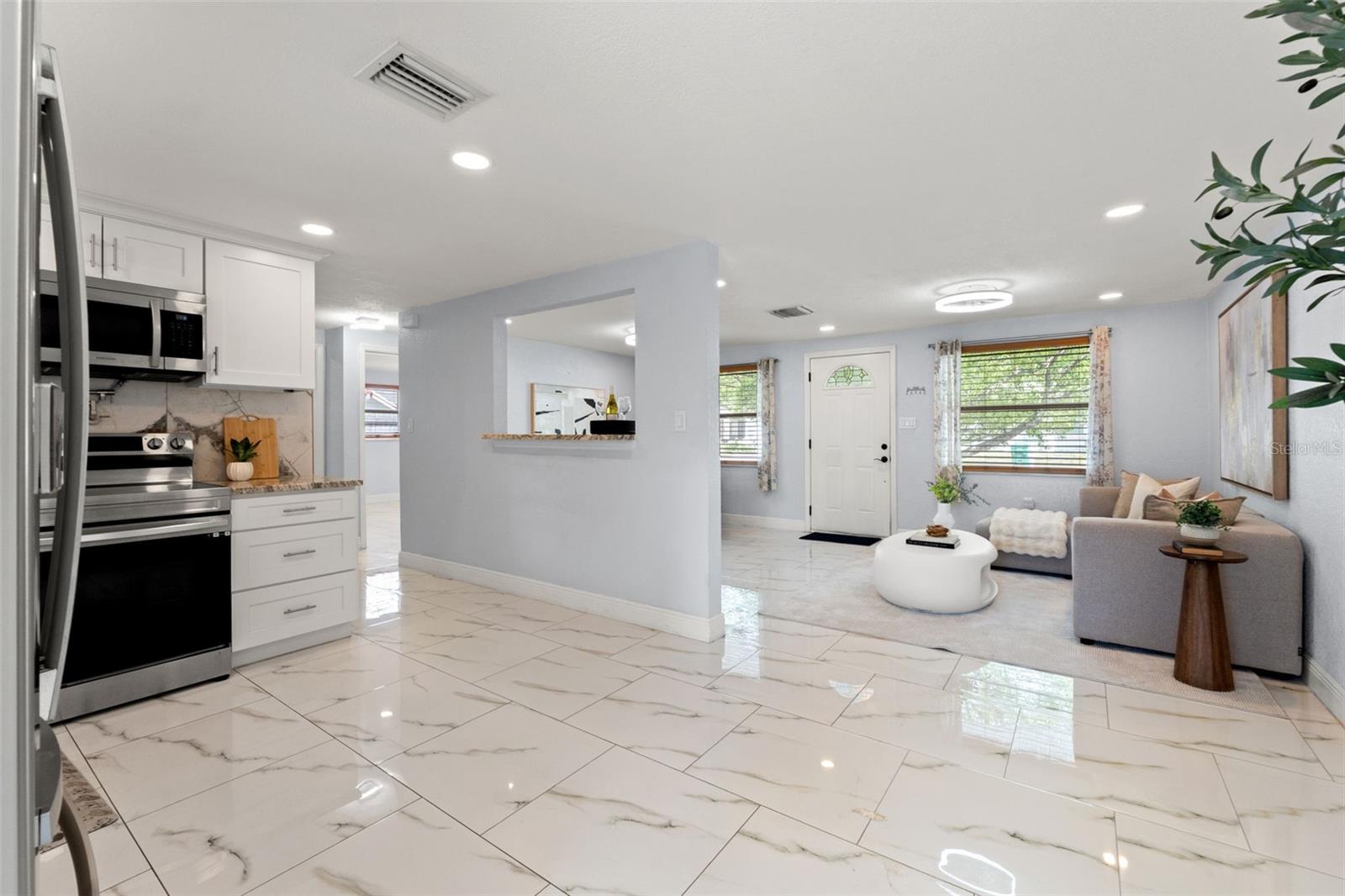 Listing photo id 12 for 1415 Brixton Lane