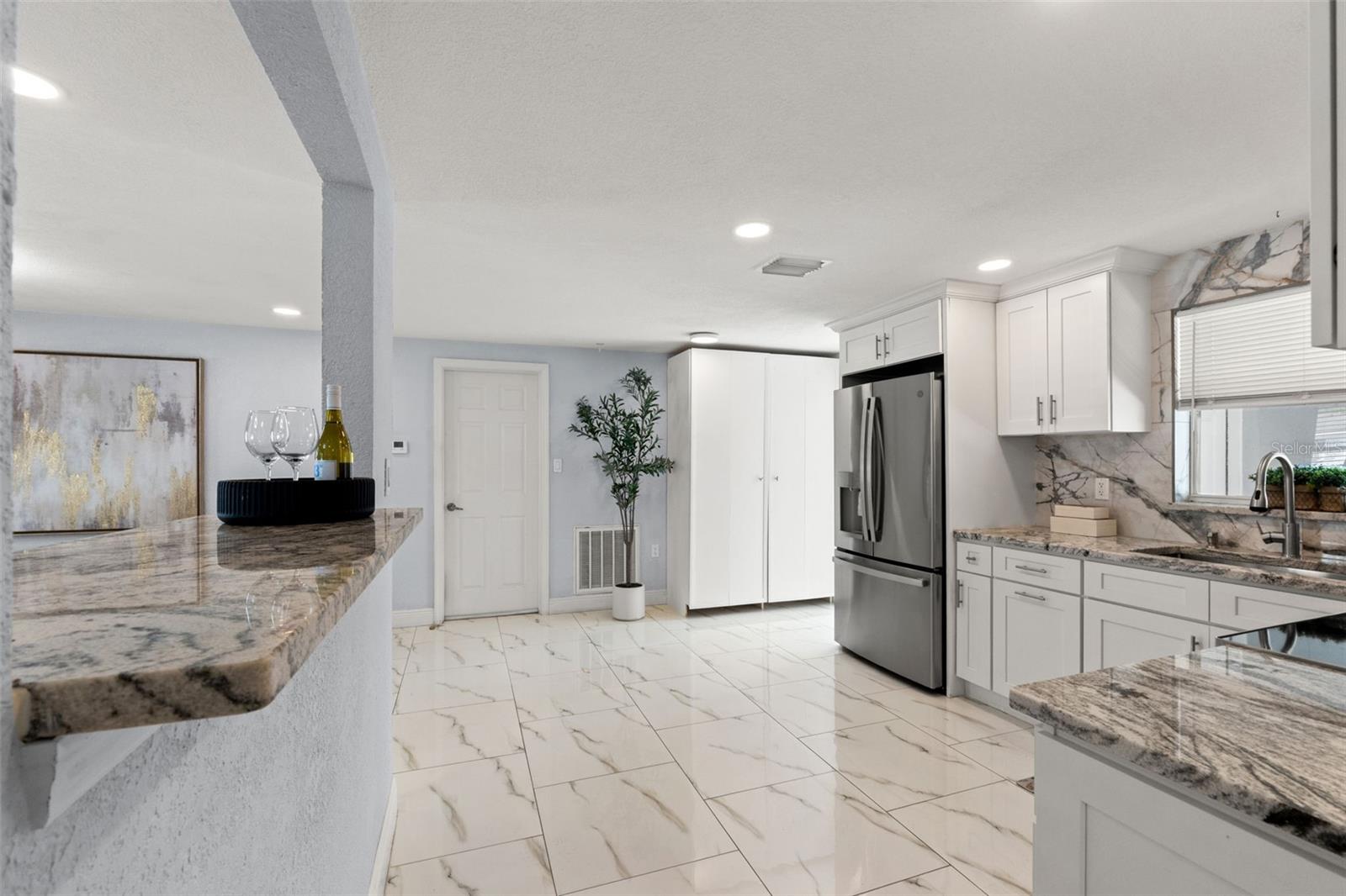 Listing photo id 13 for 1415 Brixton Lane