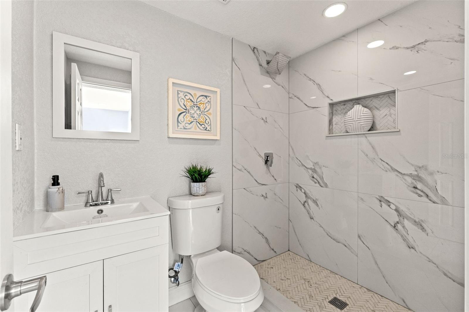 Listing photo id 17 for 1415 Brixton Lane