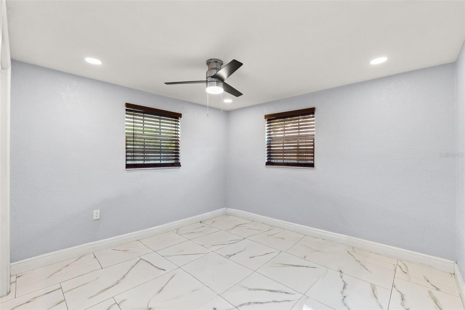 Listing photo id 19 for 1415 Brixton Lane