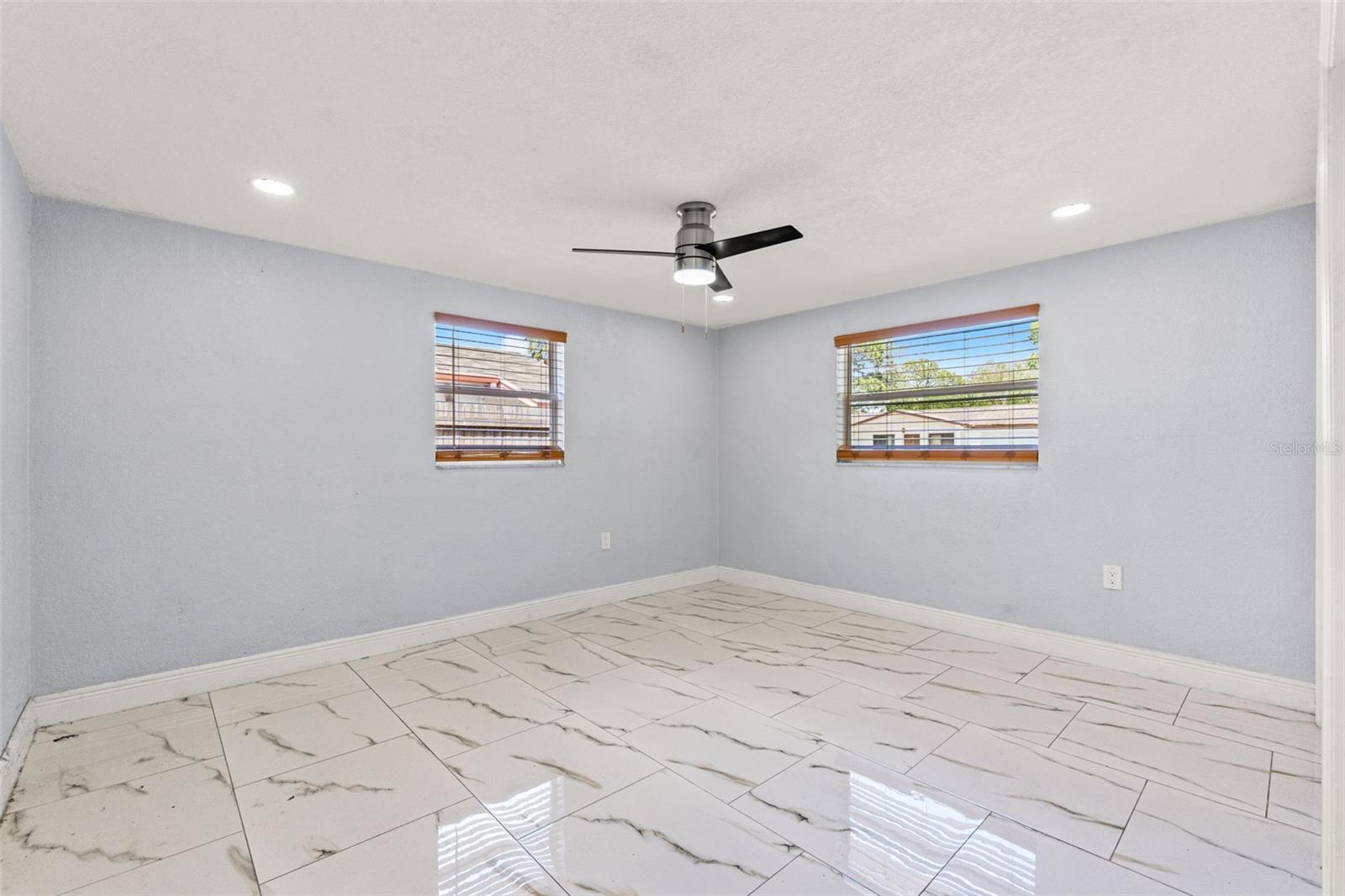 Listing photo id 21 for 1415 Brixton Lane