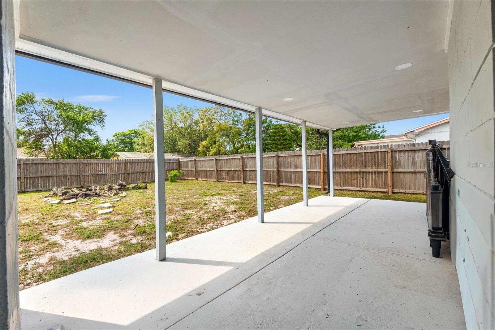 Listing photo id 24 for 1415 Brixton Lane