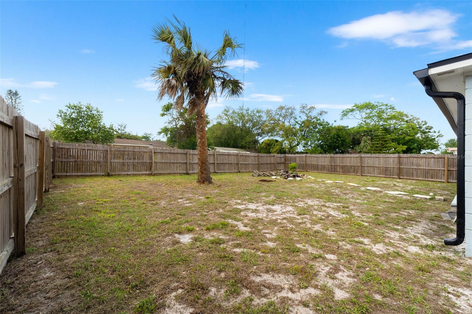 Listing photo id 27 for 1415 Brixton Lane