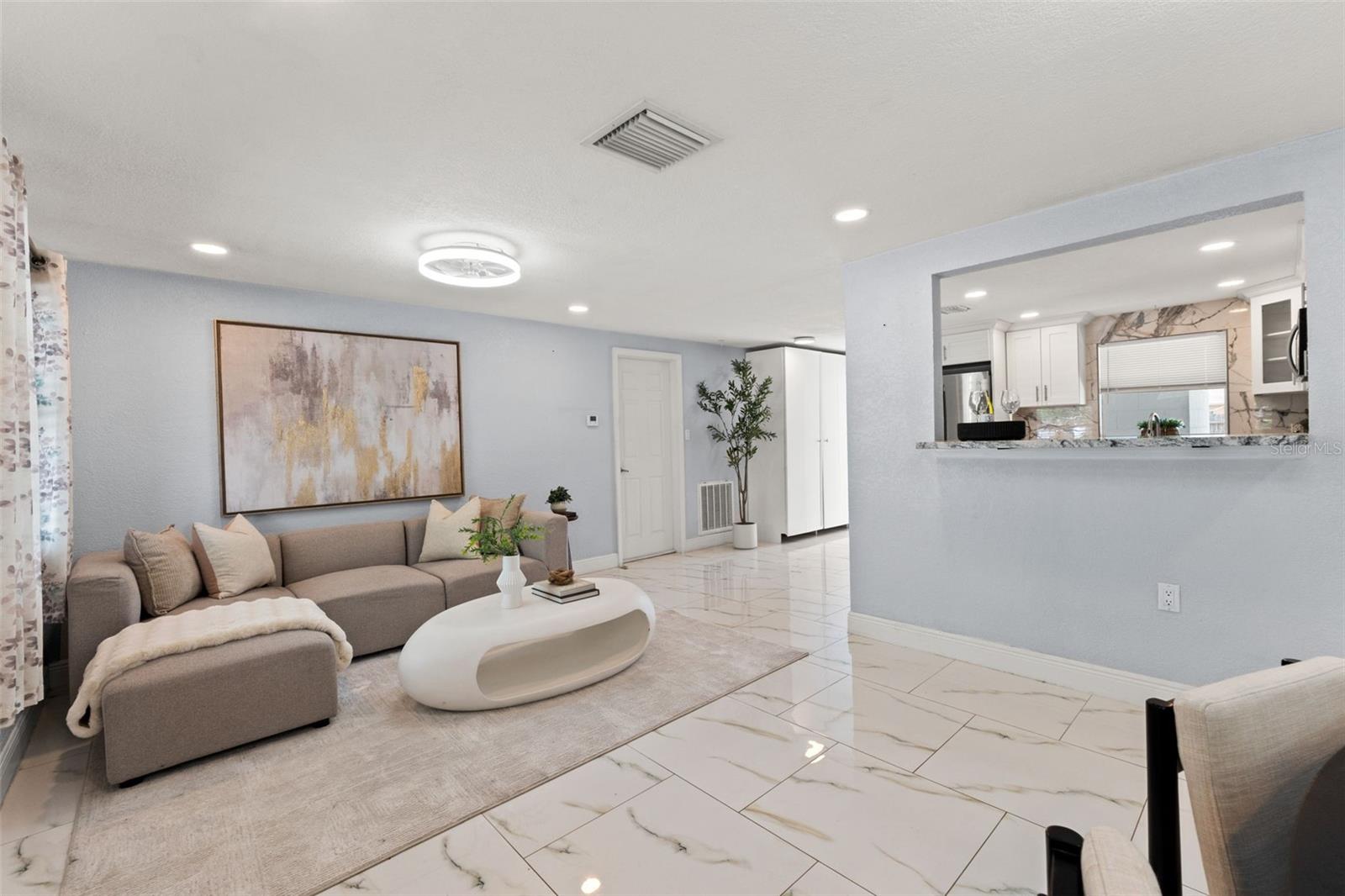 Listing photo id 2 for 1415 Brixton Lane