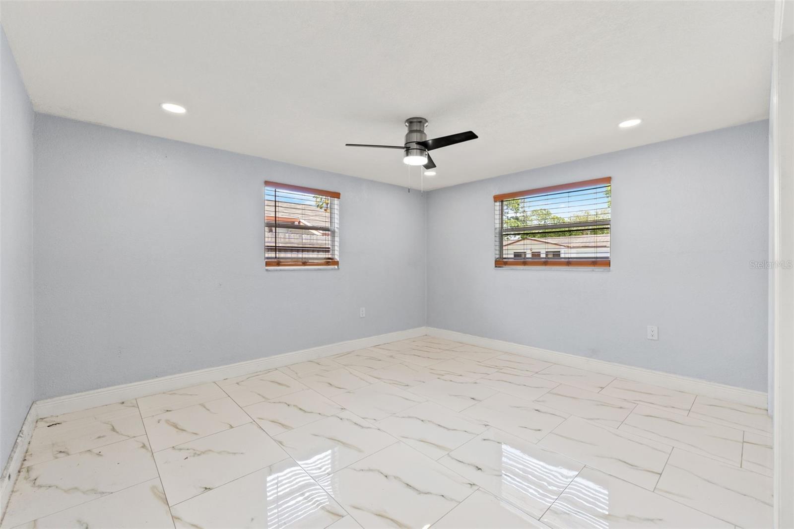 Listing photo id 7 for 1415 Brixton Lane