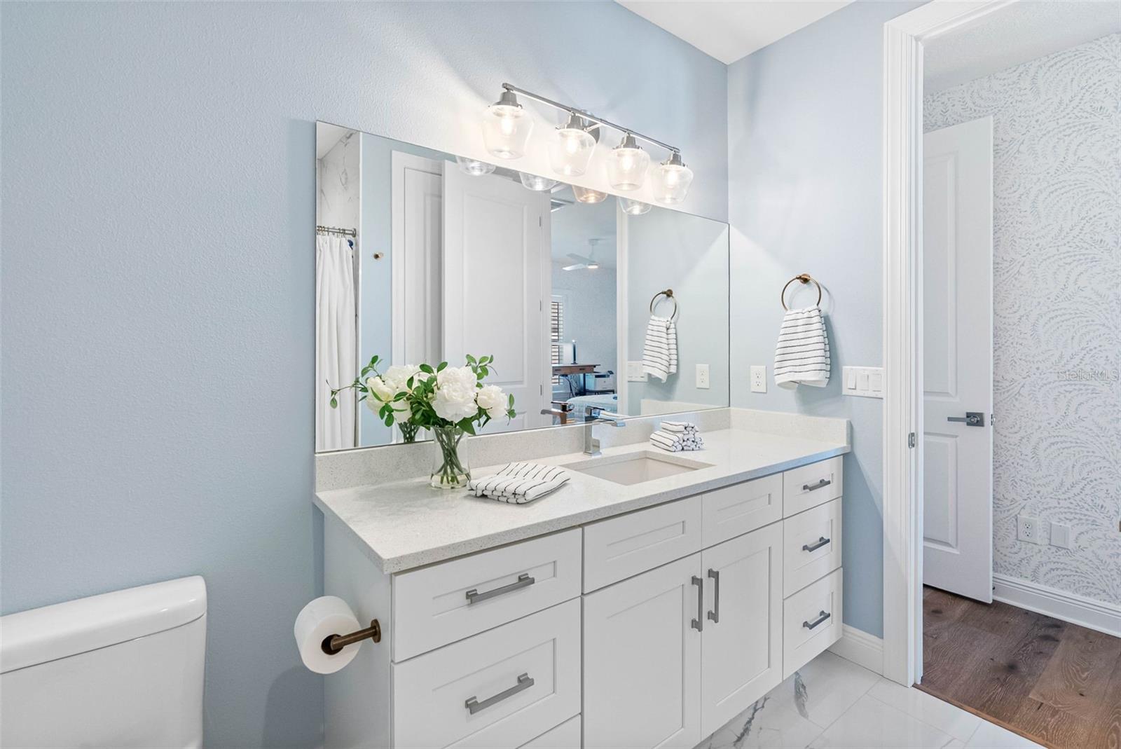 Image 25 of 40 For 604 Sea Court