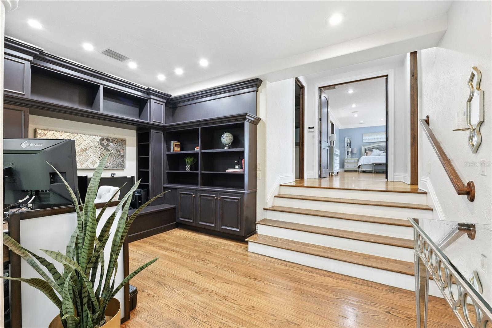 Image 32 of 74 For 4555 Swann Avenue