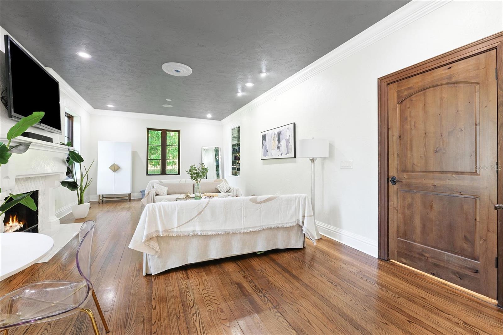 Image 9 of 74 For 4555 Swann Avenue