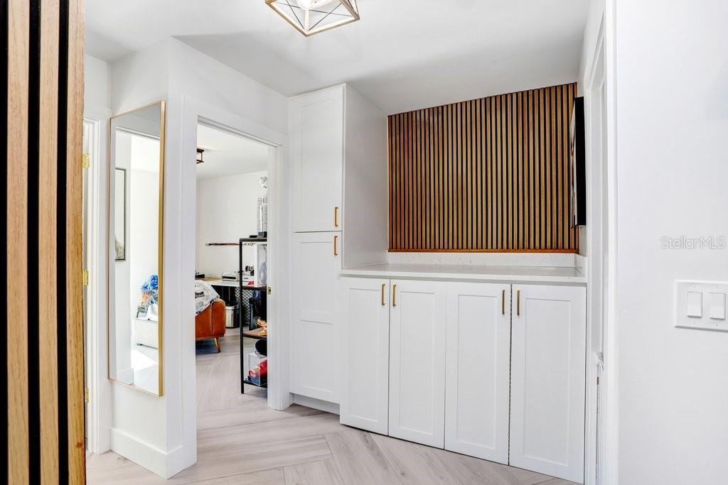 Image 16 of 39 For 3926 Venetian Way