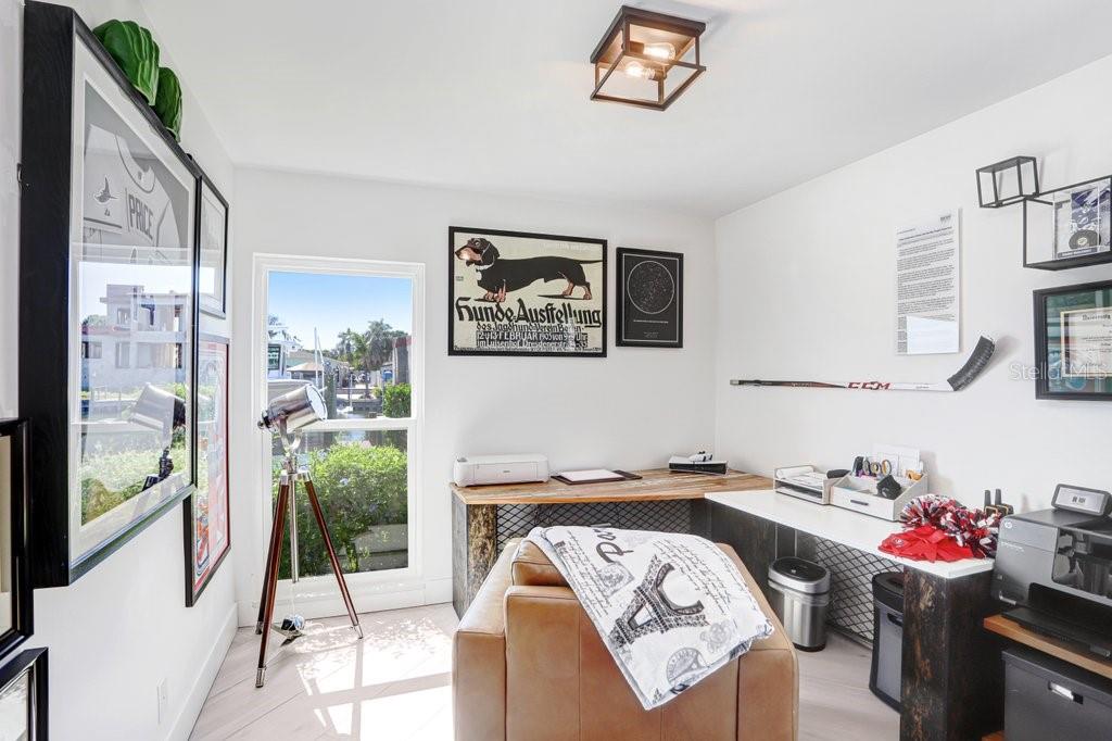 Image 17 of 39 For 3926 Venetian Way