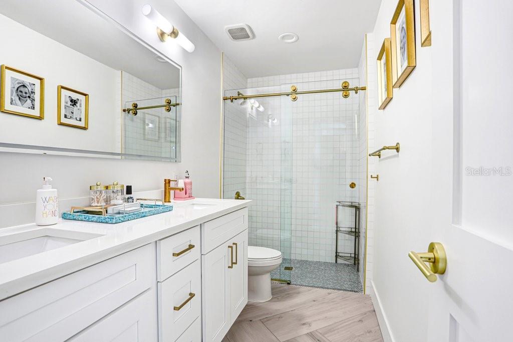 Image 18 of 39 For 3926 Venetian Way