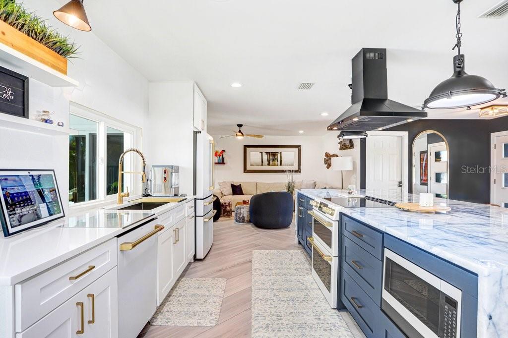 Image 8 of 39 For 3926 Venetian Way