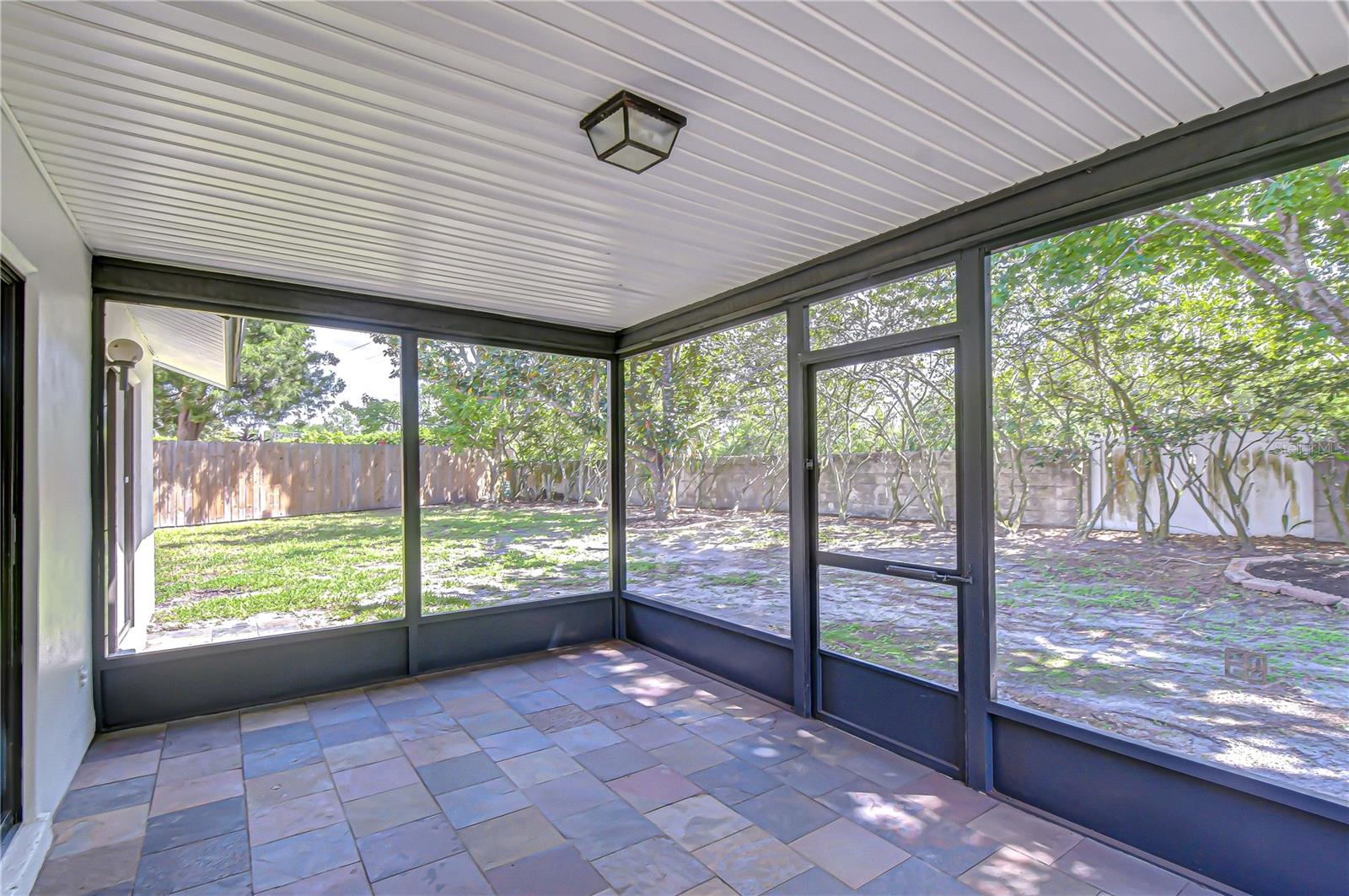 Image 11 of 39 For 14902 Southfork Drive