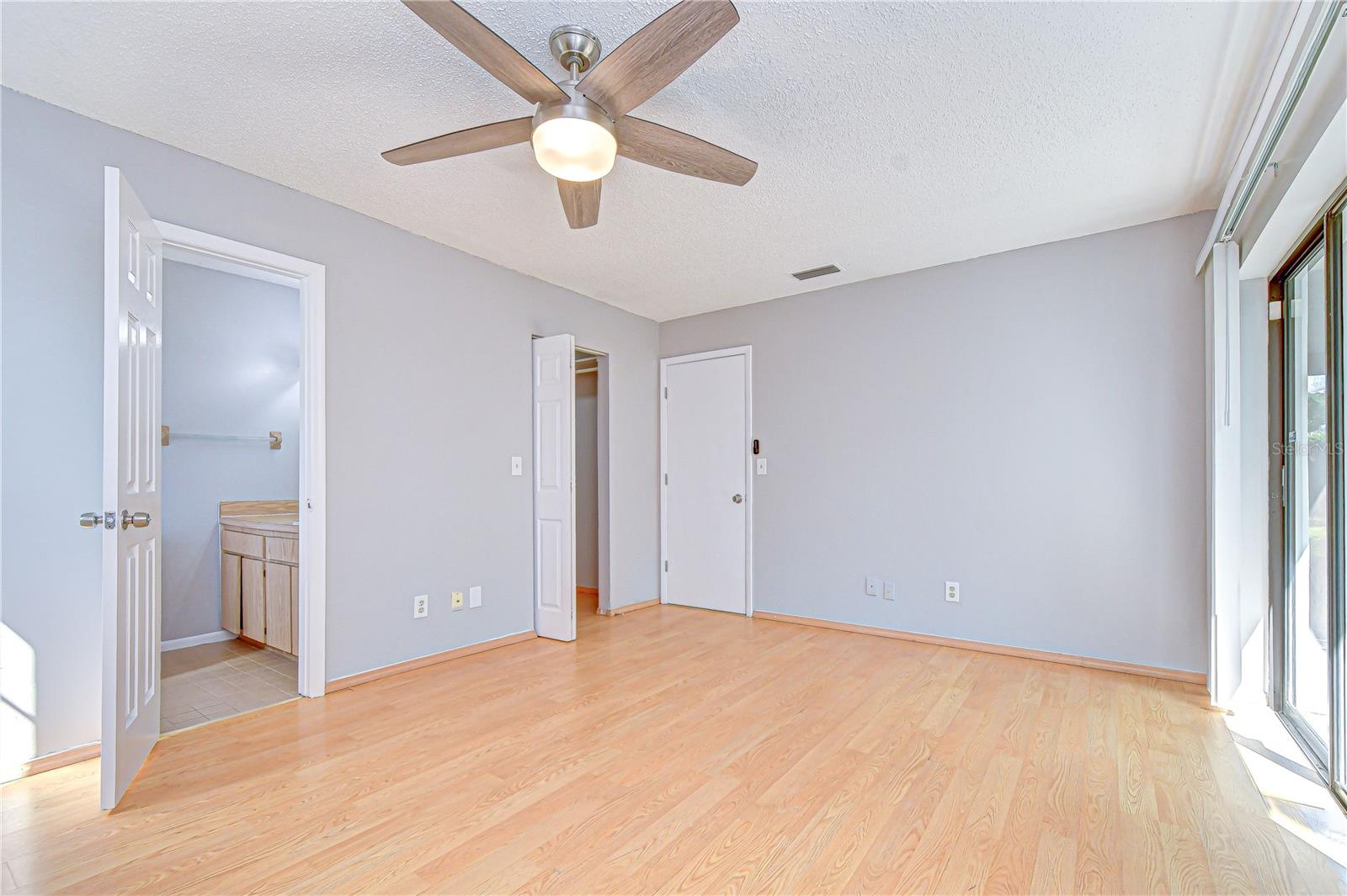 Image 16 of 39 For 14902 Southfork Drive