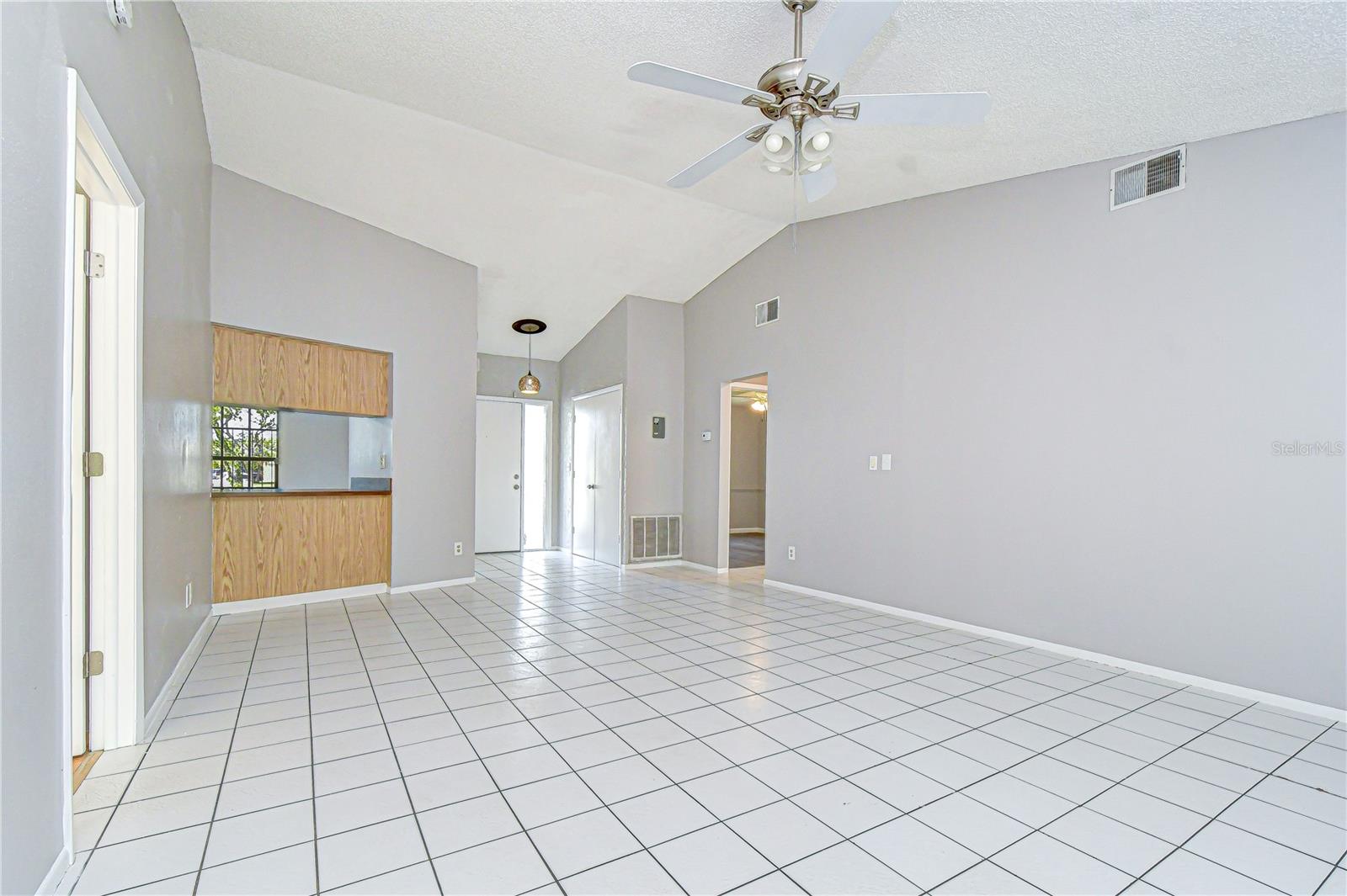Image 6 of 39 For 14902 Southfork Drive