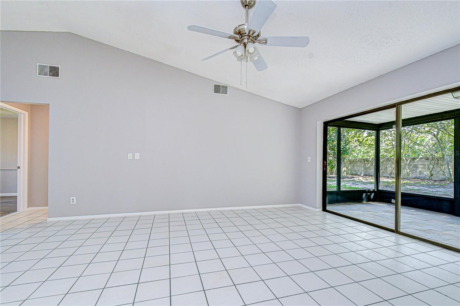 Image 9 of 39 For 14902 Southfork Drive