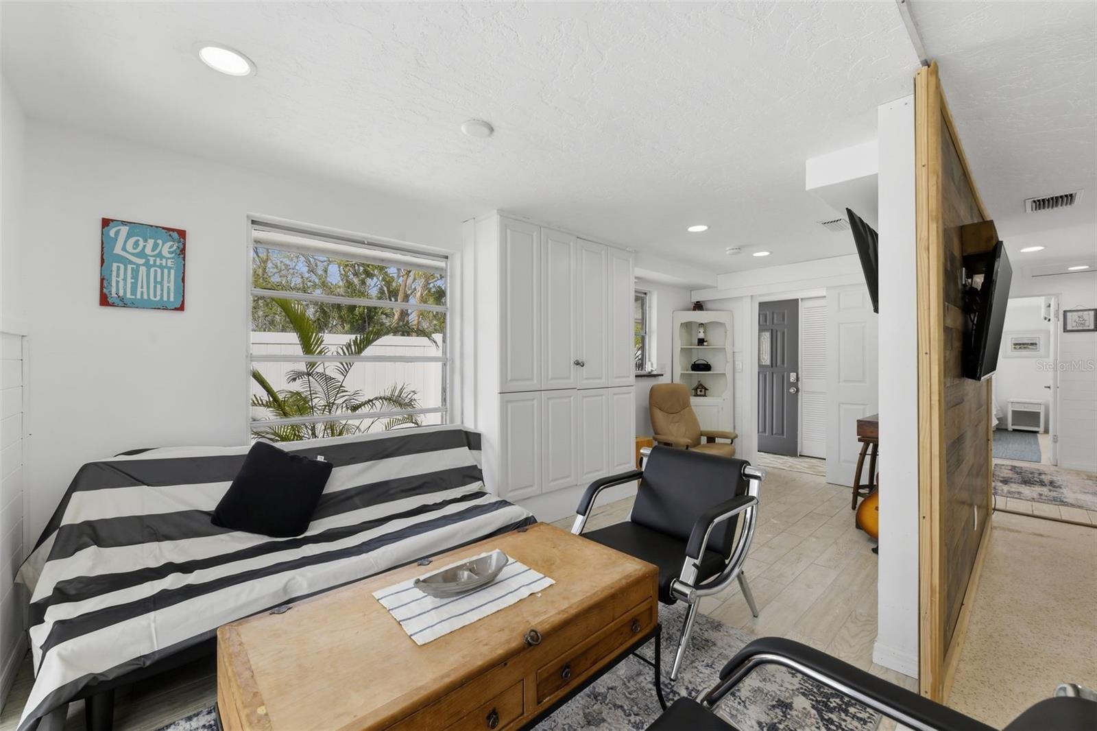 Image 11 of 29 For 8456 Midnight Pass Road