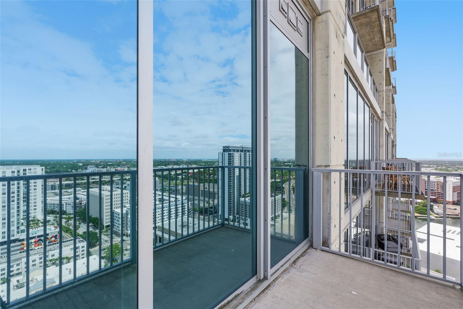 Image 18 of 36 For 777 Ashley Drive 2513