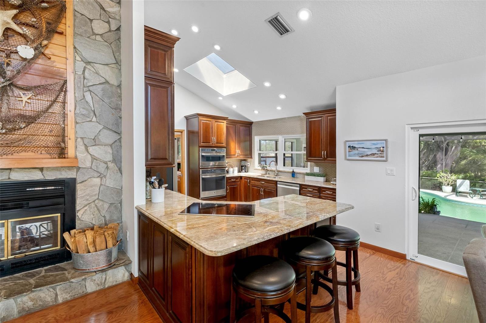 Image 15 of 67 For 10209 Lake Grove Drive