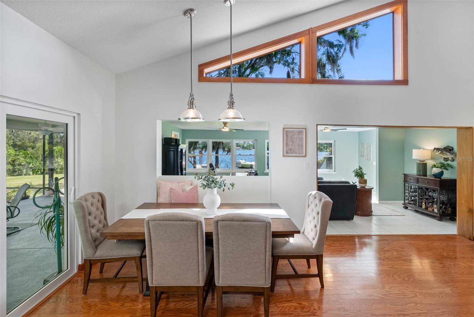 Image 17 of 67 For 10209 Lake Grove Drive