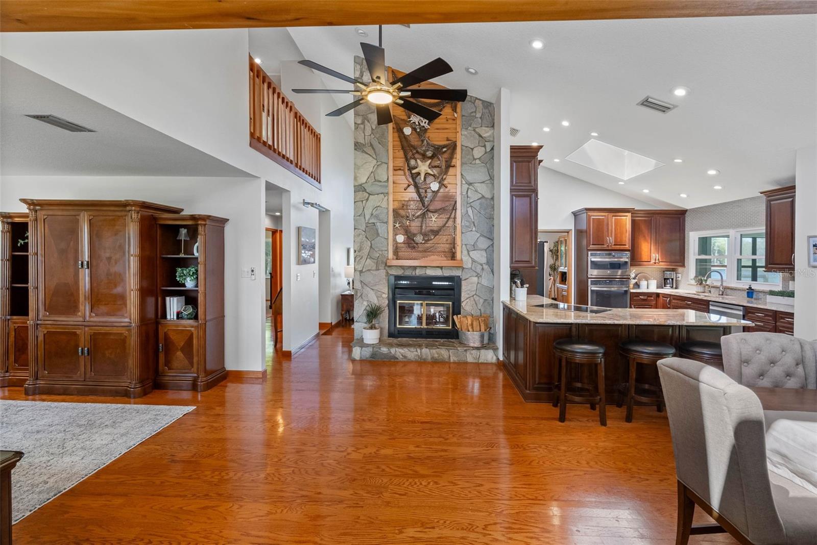 Image 18 of 67 For 10209 Lake Grove Drive