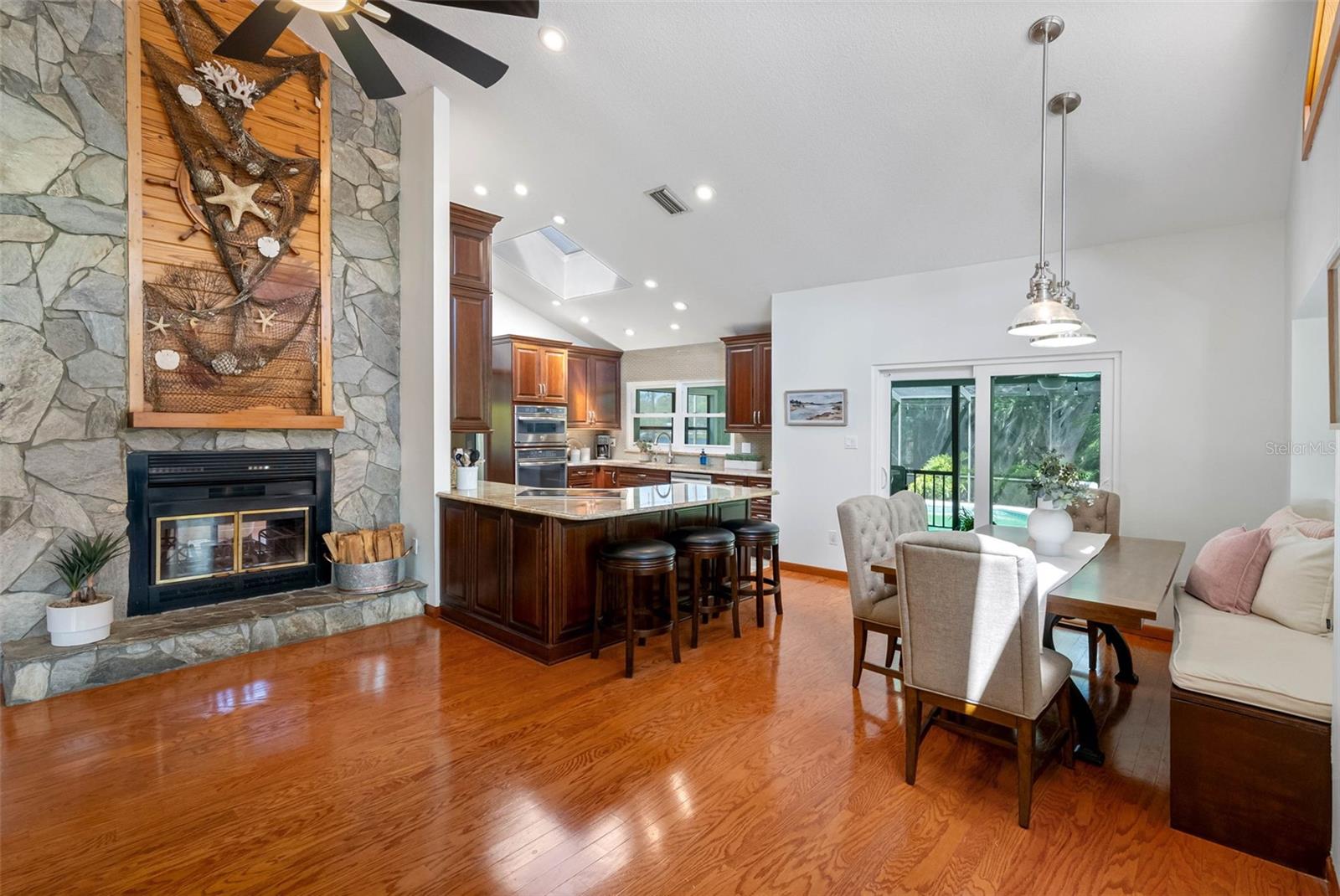 Image 19 of 67 For 10209 Lake Grove Drive