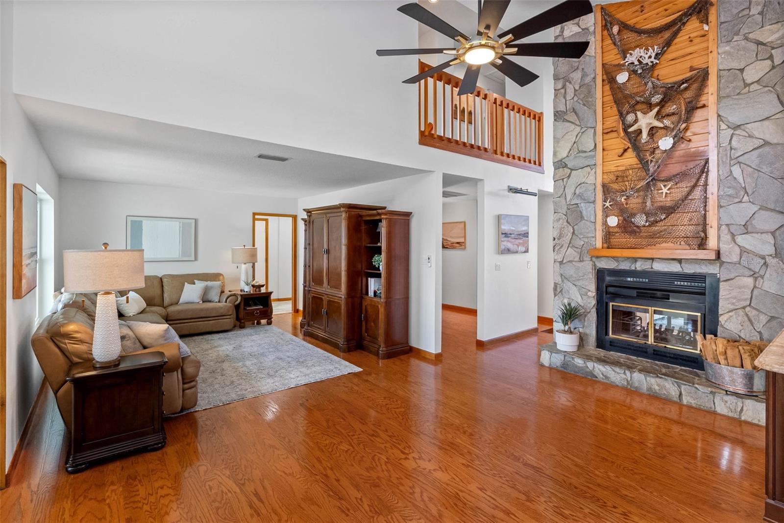 Image 20 of 67 For 10209 Lake Grove Drive