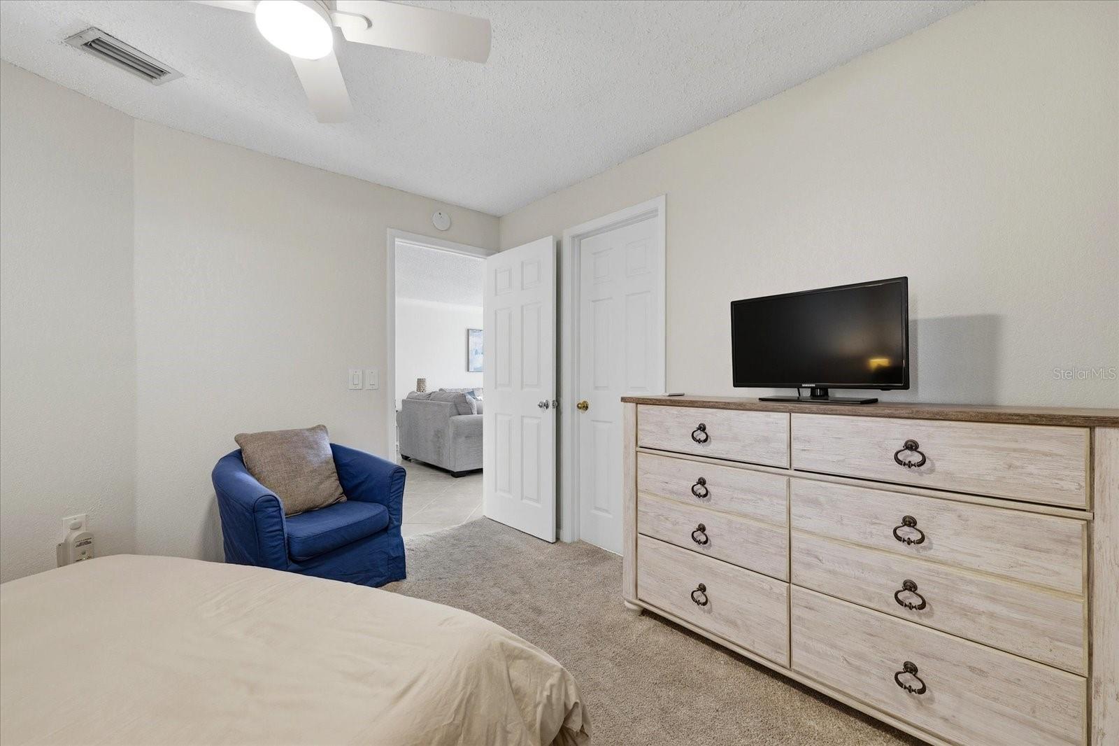 Image 21 of 32 For 610 Island Way 607