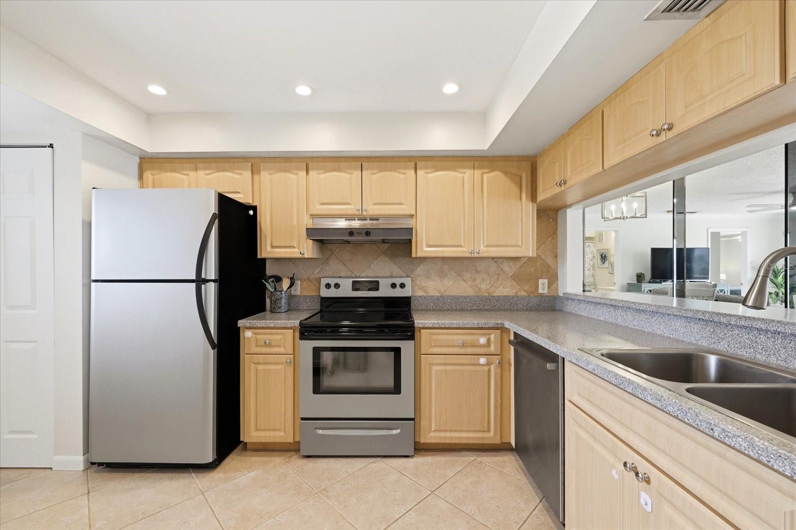 Image 8 of 32 For 610 Island Way 607