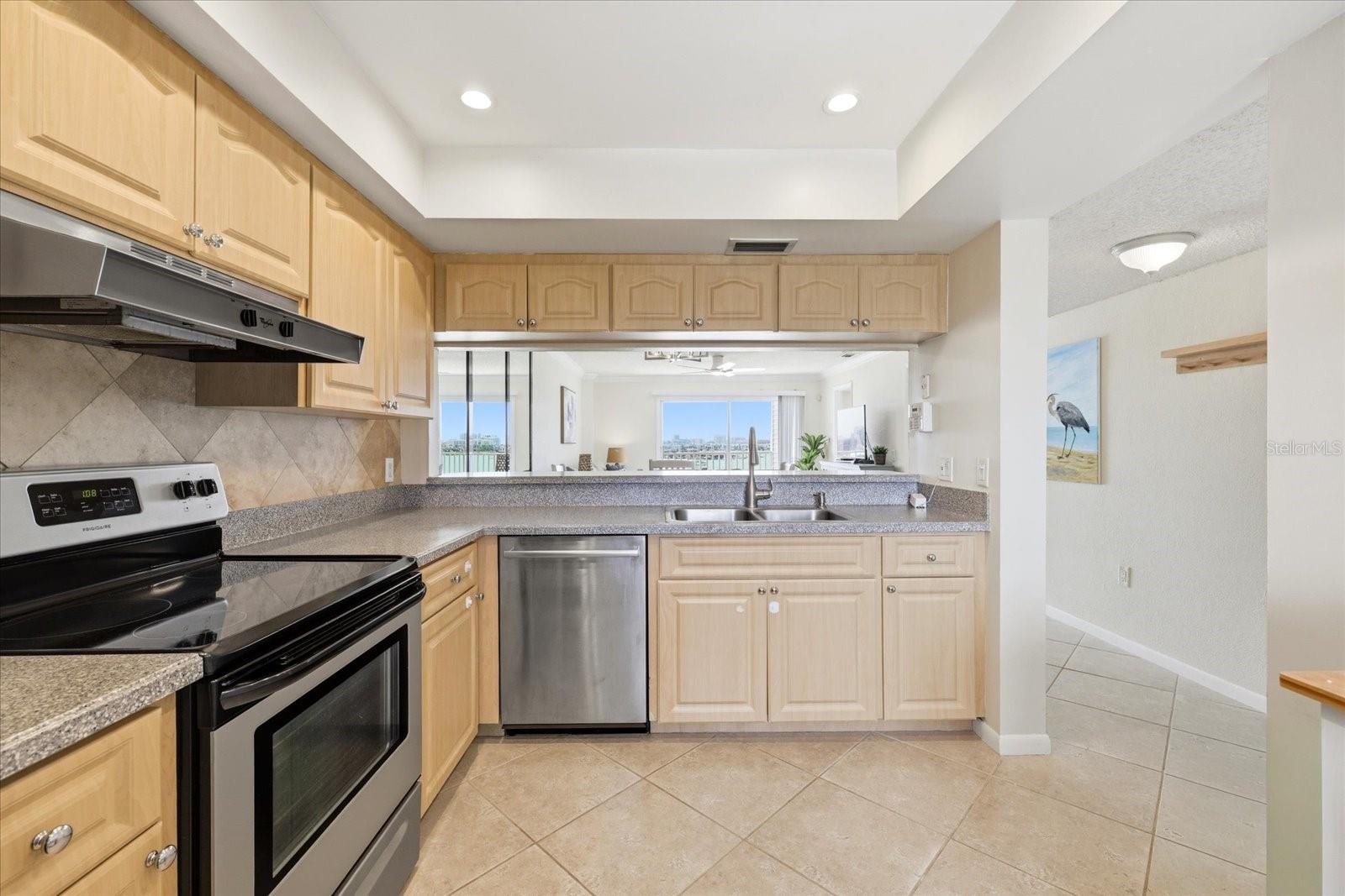 Image 9 of 32 For 610 Island Way 607