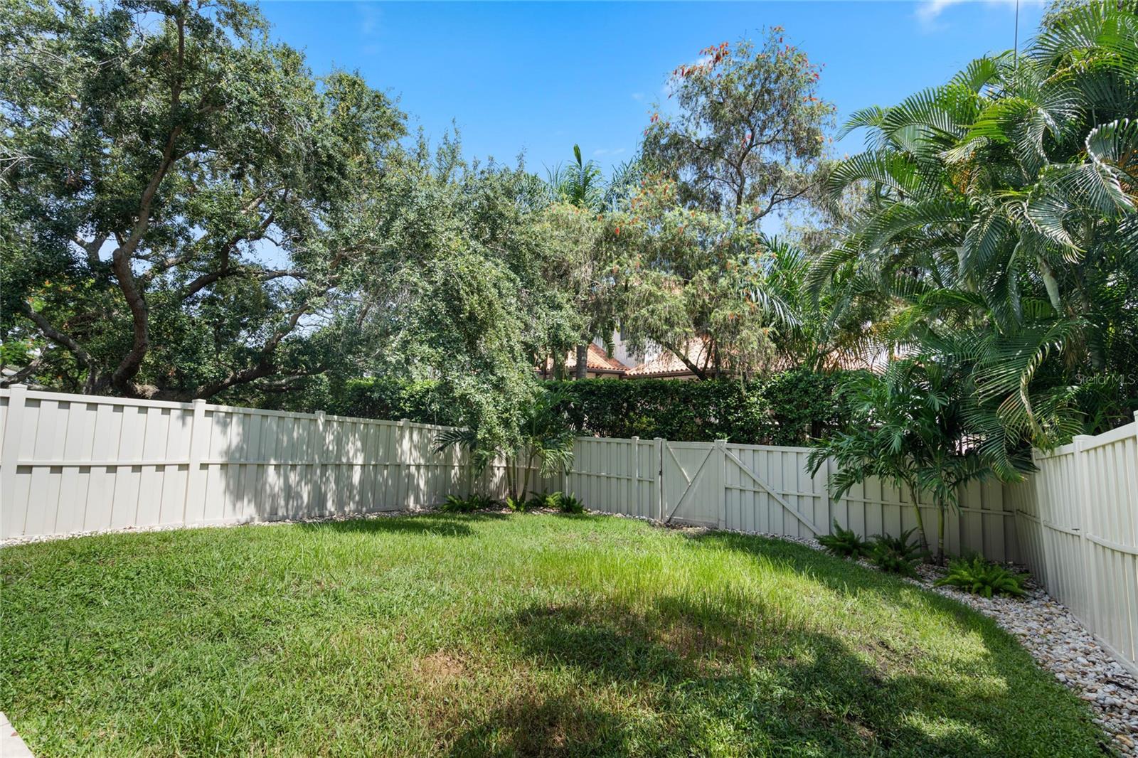 Image 10 of 45 For 1092 Sanabel Court Ne