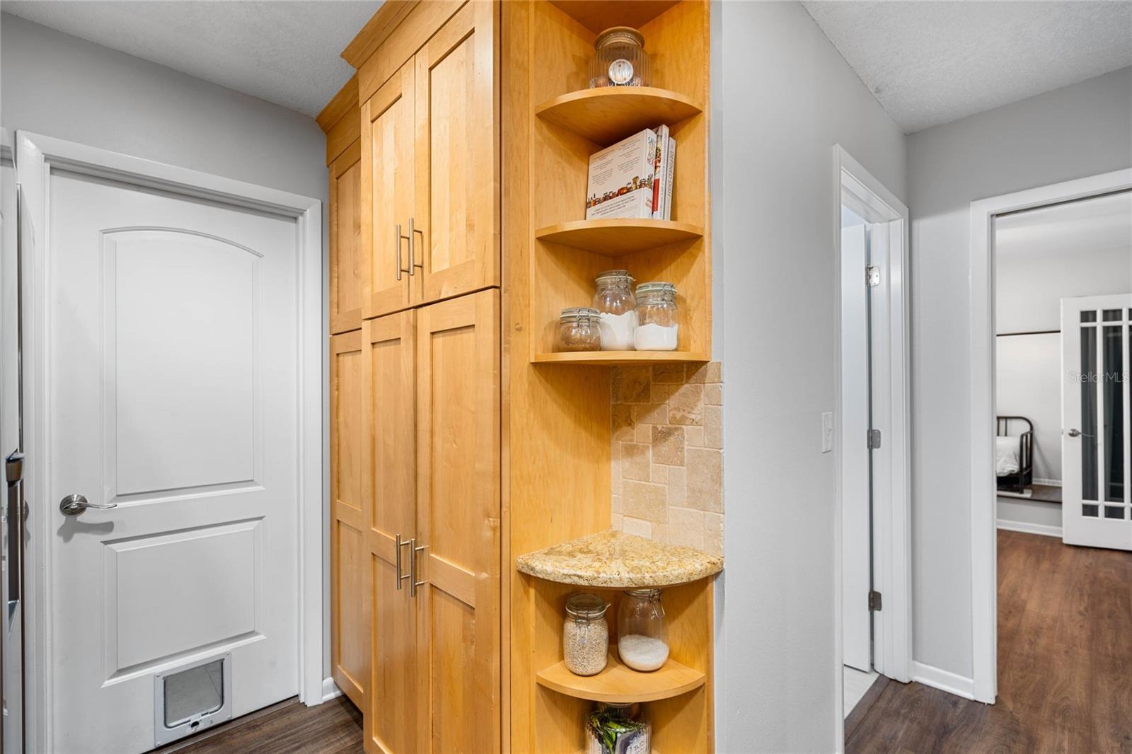 Image 26 of 45 For 1092 Sanabel Court Ne