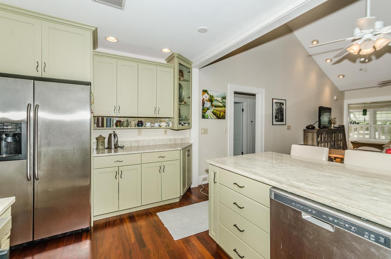 Image 10 of 27 For 305 15th Ave Street Ne