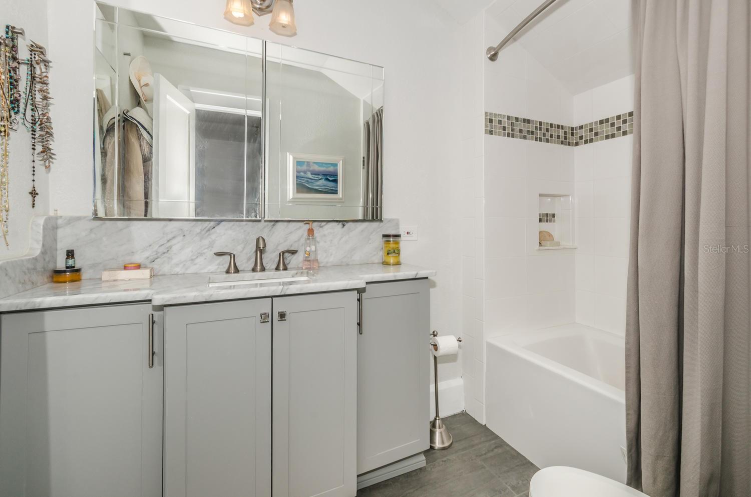 Image 17 of 27 For 305 15th Ave Street Ne