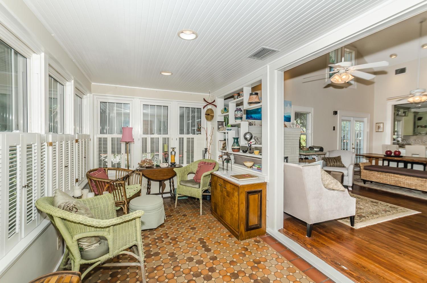 Image 2 of 27 For 305 15th Ave Street Ne