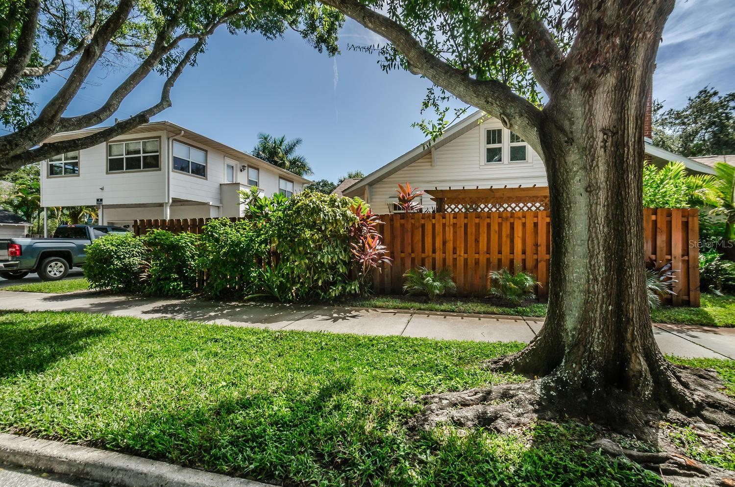 Image 20 of 27 For 305 15th Ave Street Ne