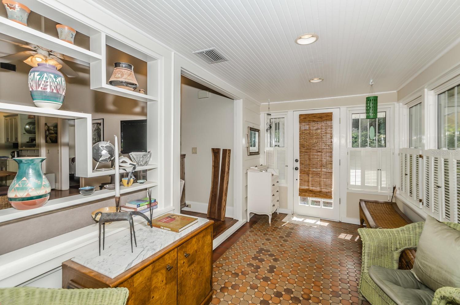 Image 3 of 27 For 305 15th Ave Street Ne