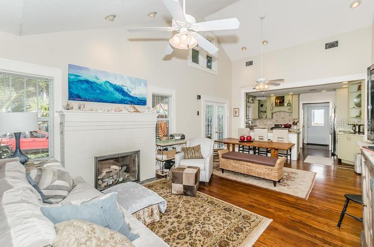 Image 4 of 27 For 305 15th Ave Street Ne