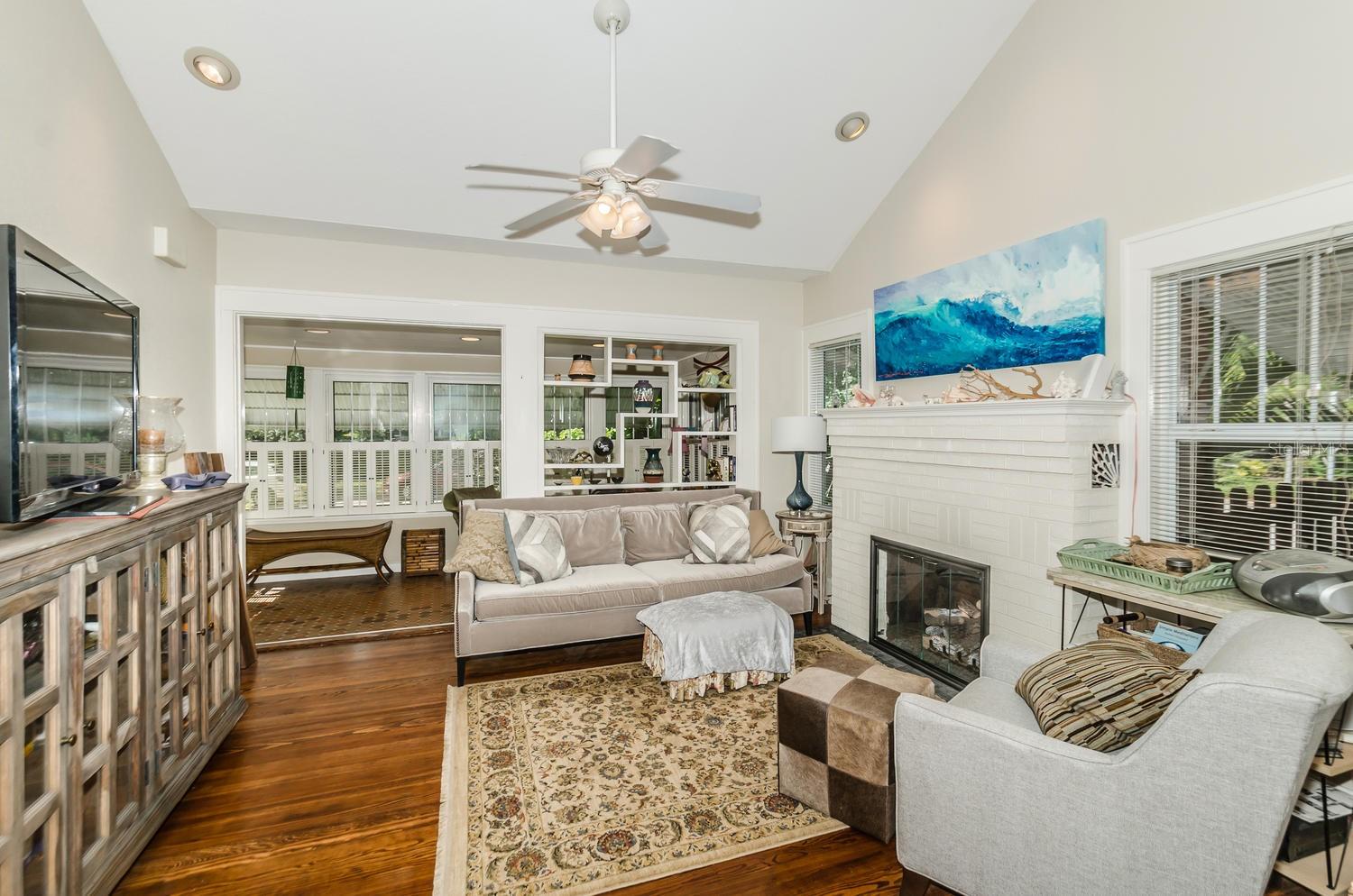 Image 6 of 27 For 305 15th Ave Street Ne